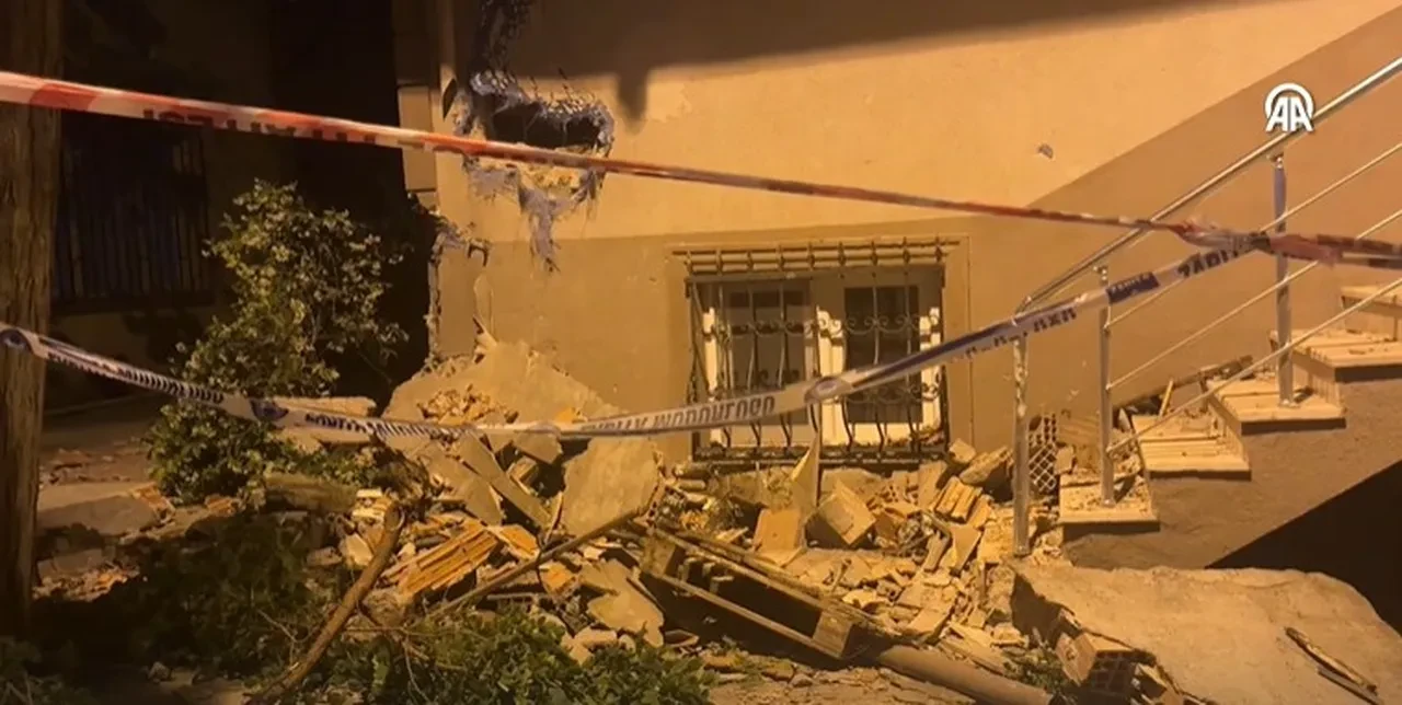 Kontrolden çıkan kamyonet Pendik’te dehşet saçtı: 2 araca ve binaya çarptı