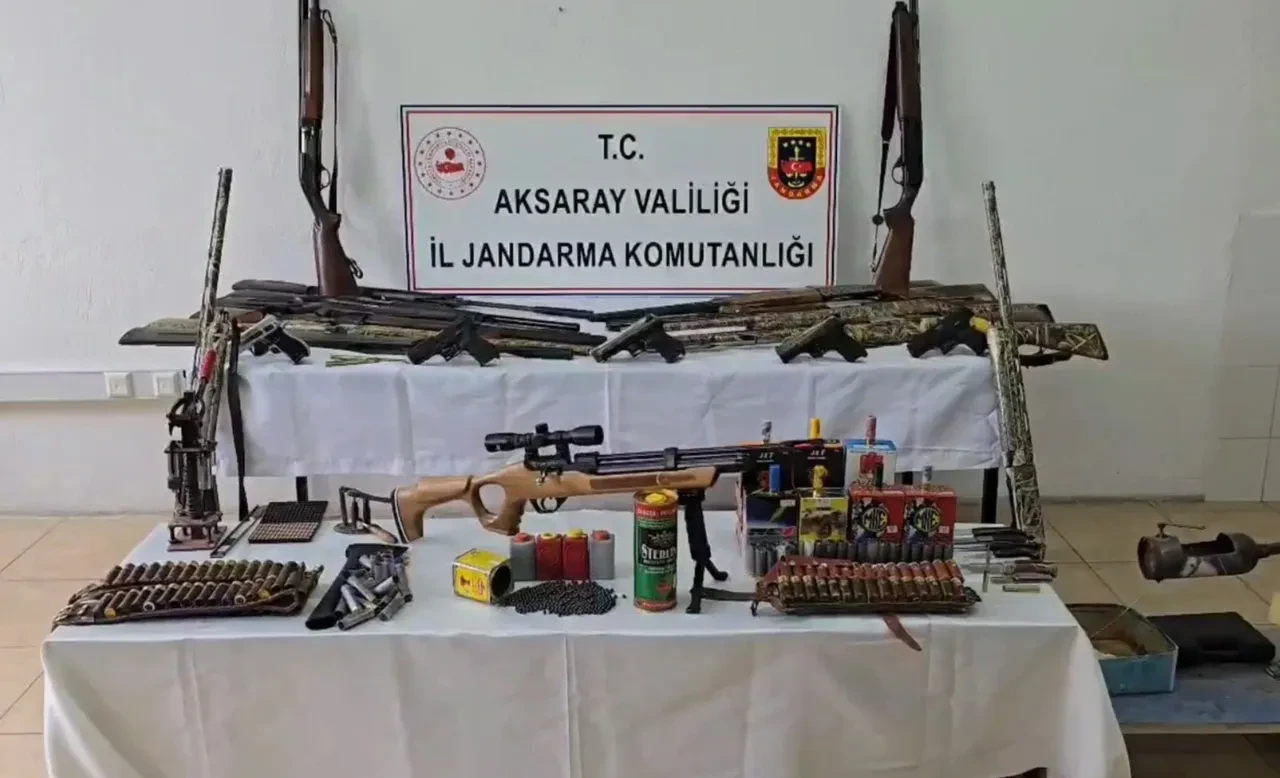 Magandalara şafak operasyonu! Evlerinden cephanelik çıktı