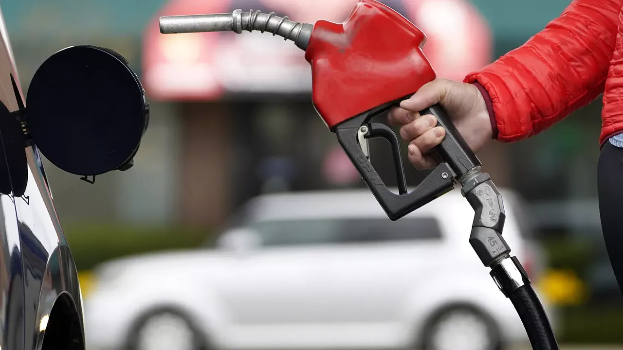 Motorine indirim var mı? Akaryakıt fiyatlarına indirim beklentisi arttı