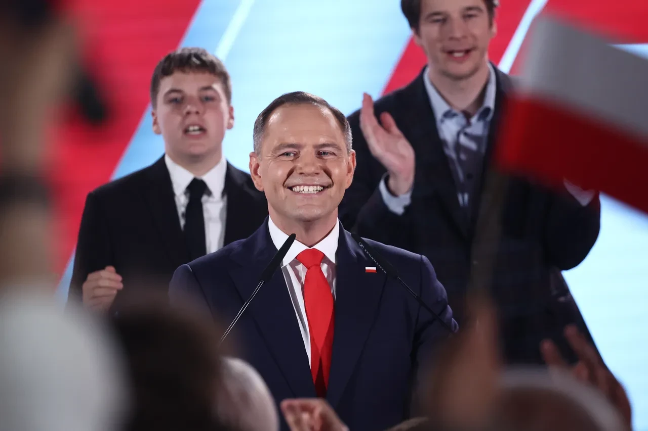 Polonya’da bıçak sırtı seçim: Trzaskowski ve Nawrocki başa baş!