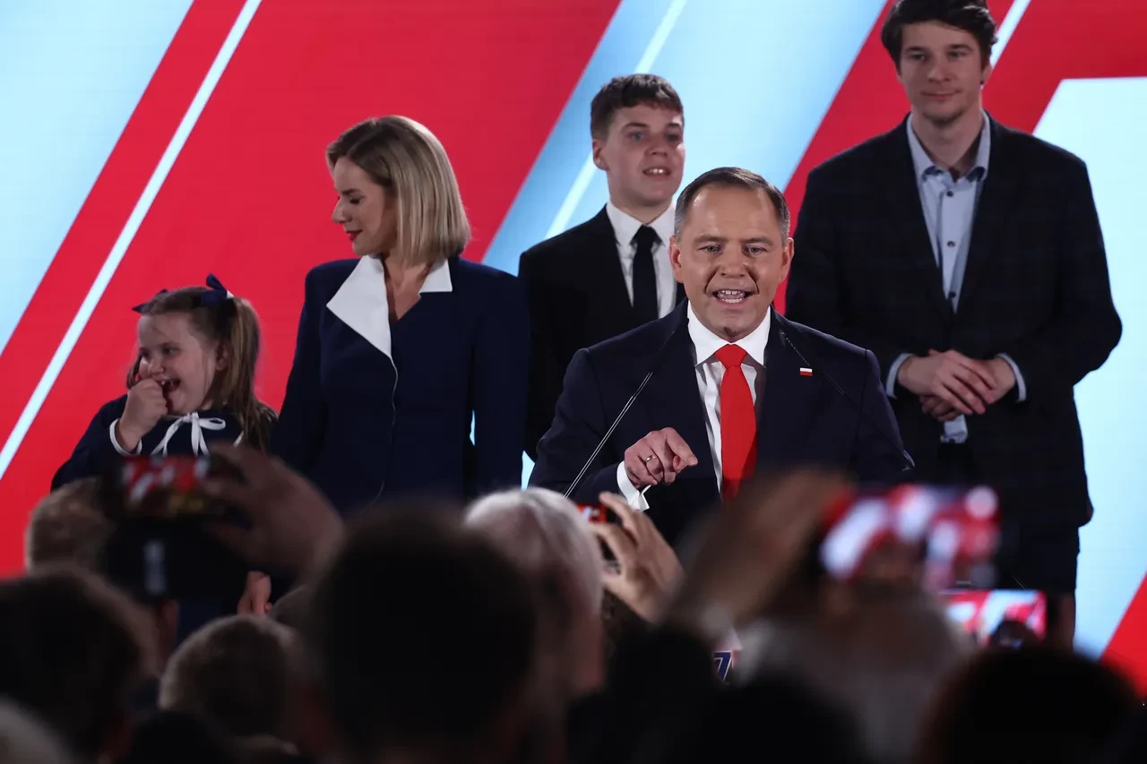 Polonya’da bıçak sırtı seçim: Trzaskowski ve Nawrocki başa baş!
