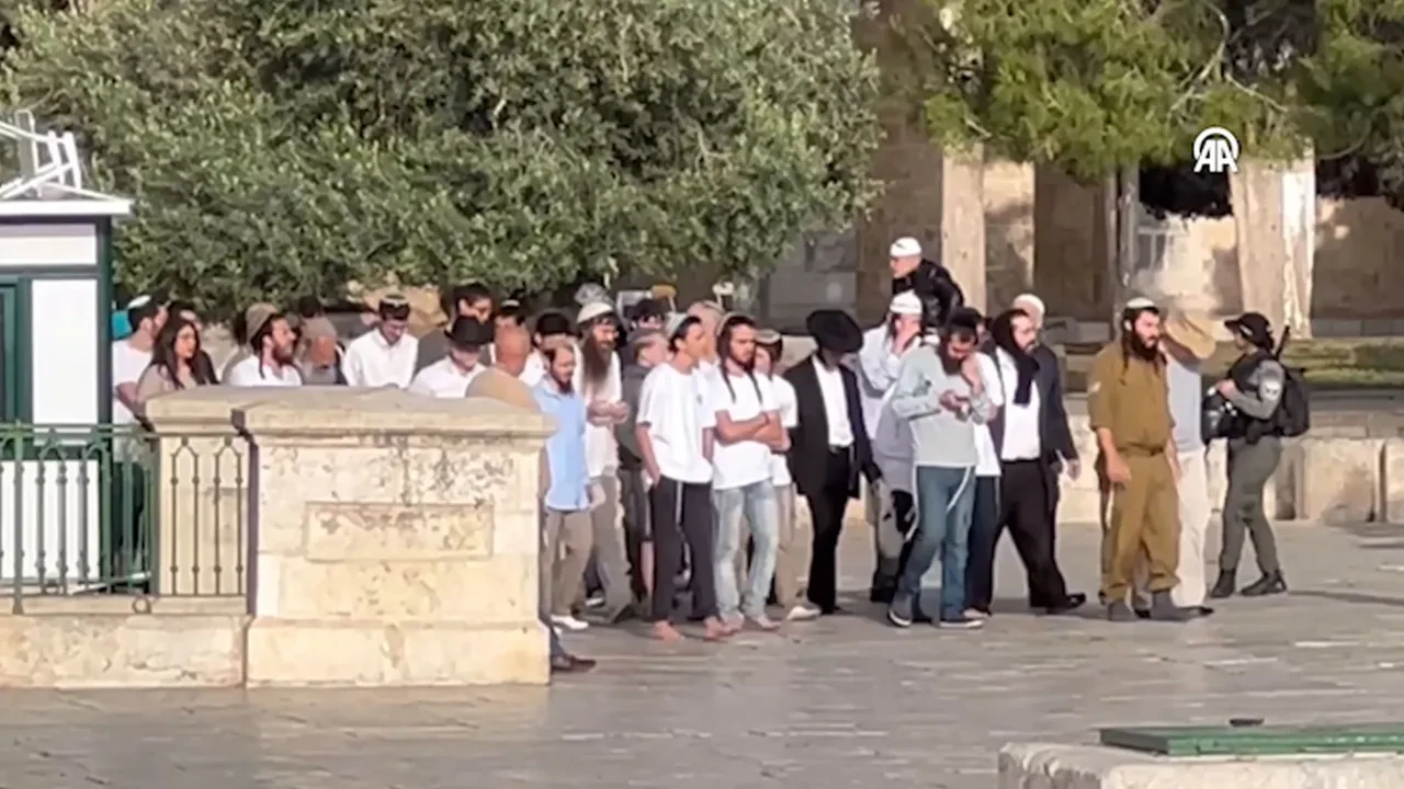 Şavuot Bayramı bahanesiyle Mescid-i Aksa'ya baskın