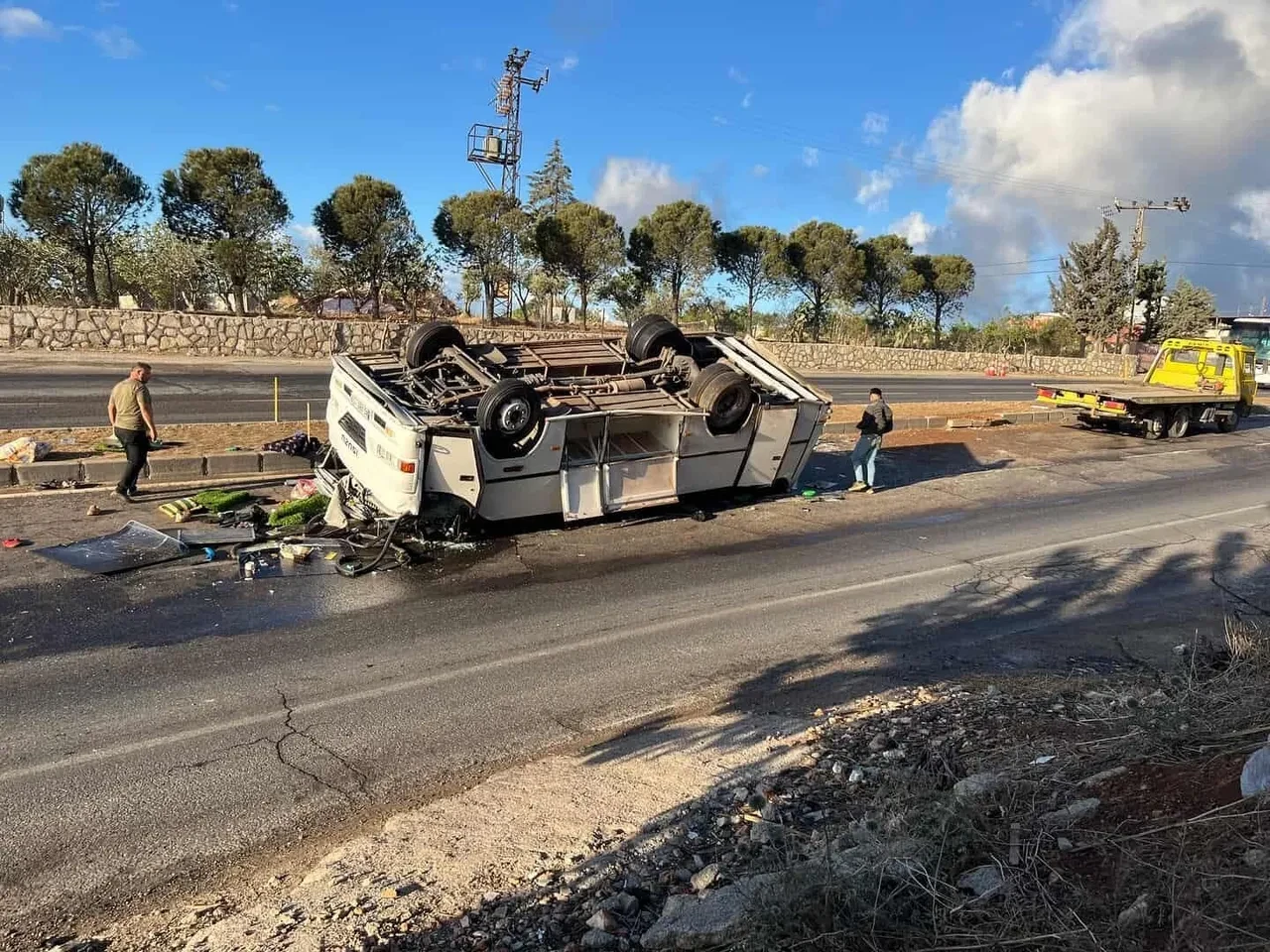 Tarım işçilerini taşıyan minibüs devrildi! Çok sayıda yaralı var