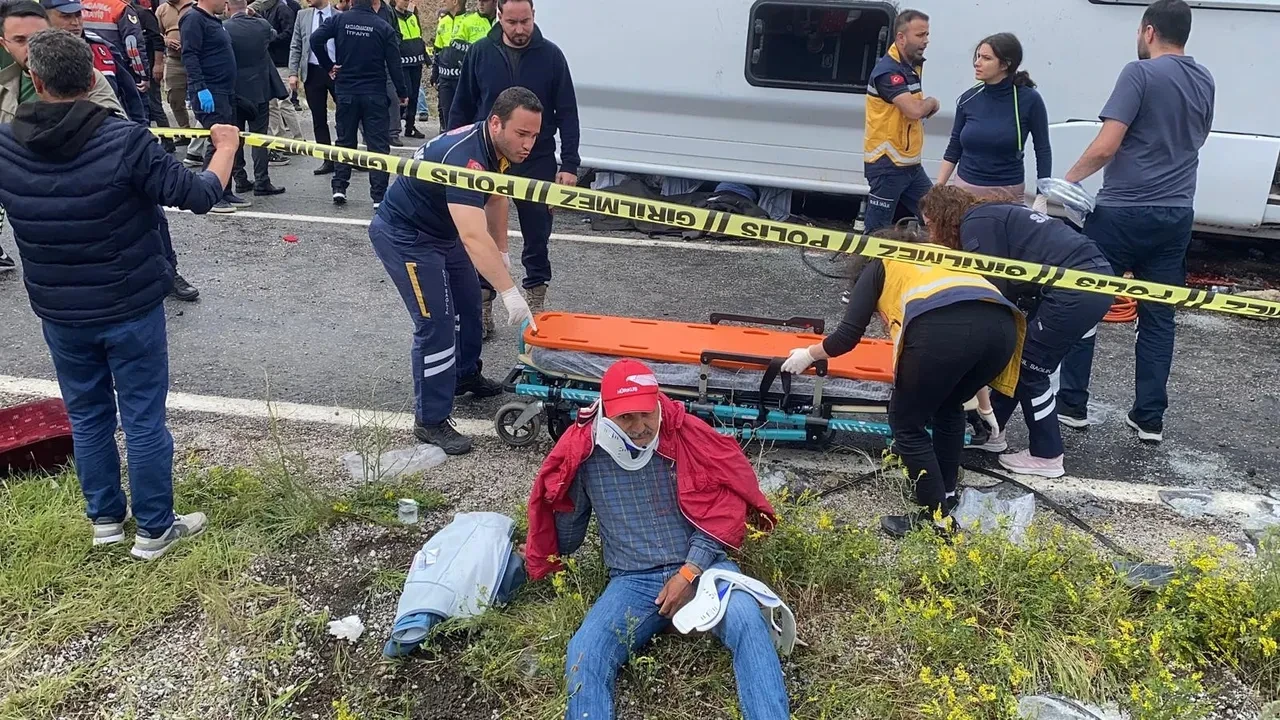 Taziye dönüşü feci kaza! 2 kişi öldü, çok sayıda yaralı var