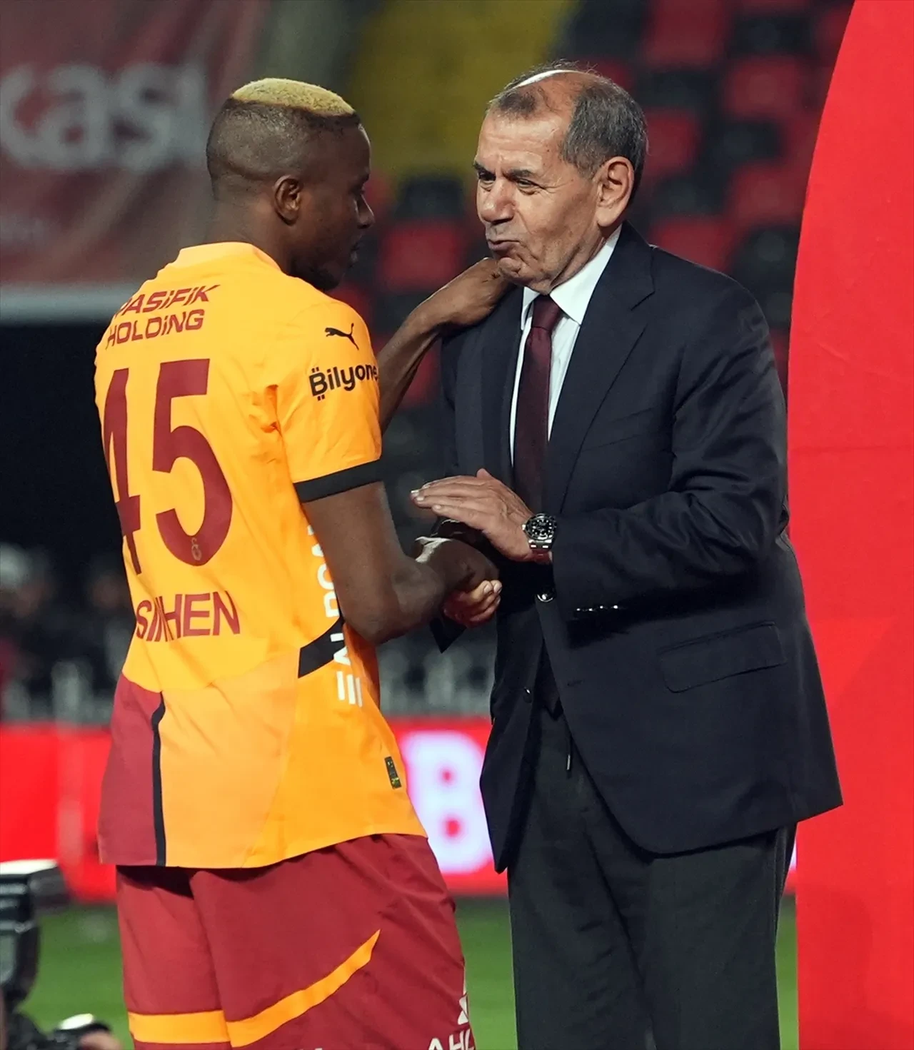 Victor Osimhen 5 yıllık sözleşme istedi! Gözler Galatasaray yönetiminde