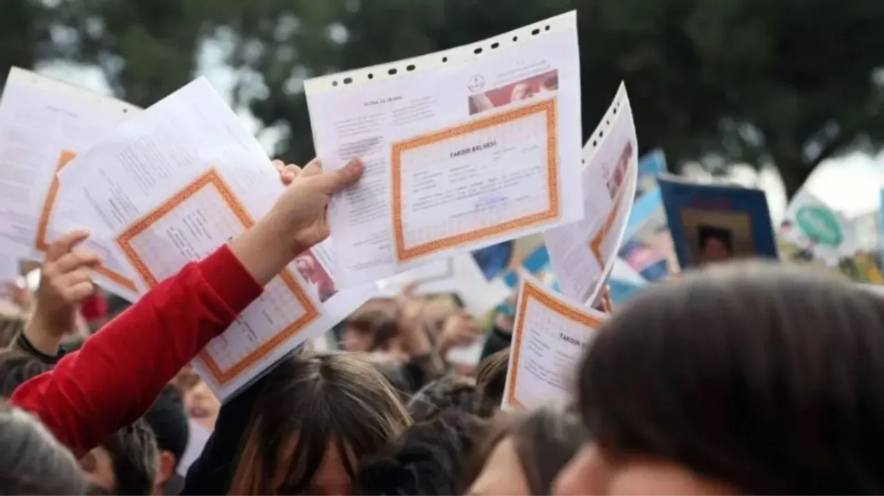 2025 çocuklara karne hediyesi veren bankalara belli oldu