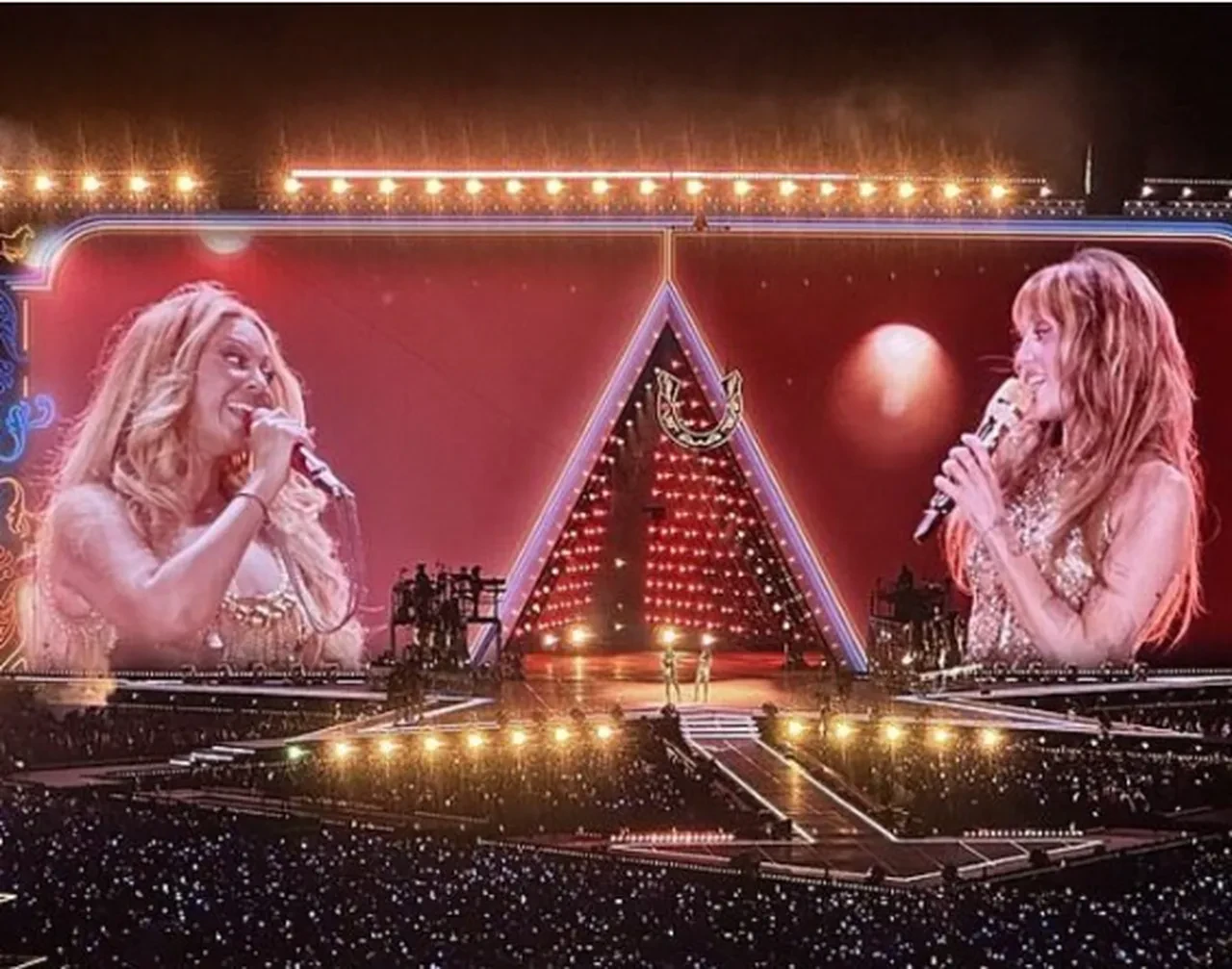 Beyonce konserinde Miley Cyrus sürprizi