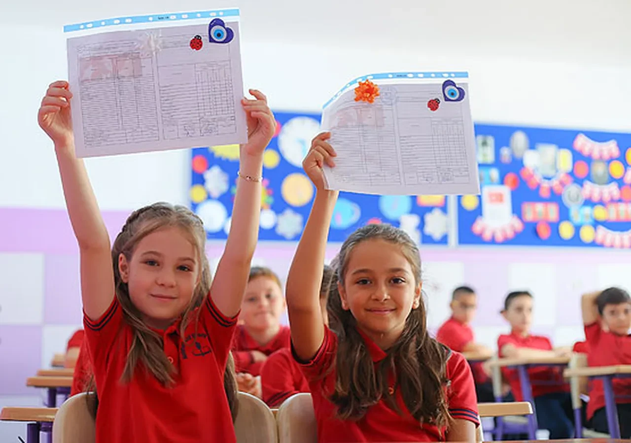 Karne gününe özel mesajlar ile çocuklarınızı sevindirin! Karne günü kutlama mesajları ve görselleri