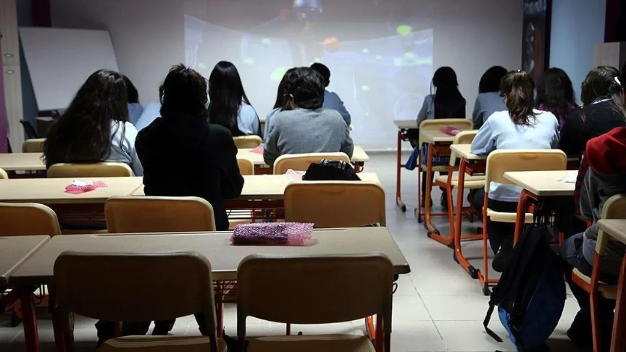 Okullarda serbest kıyafet kaldırıldı mı? 2025 yeni dönem başlıyor