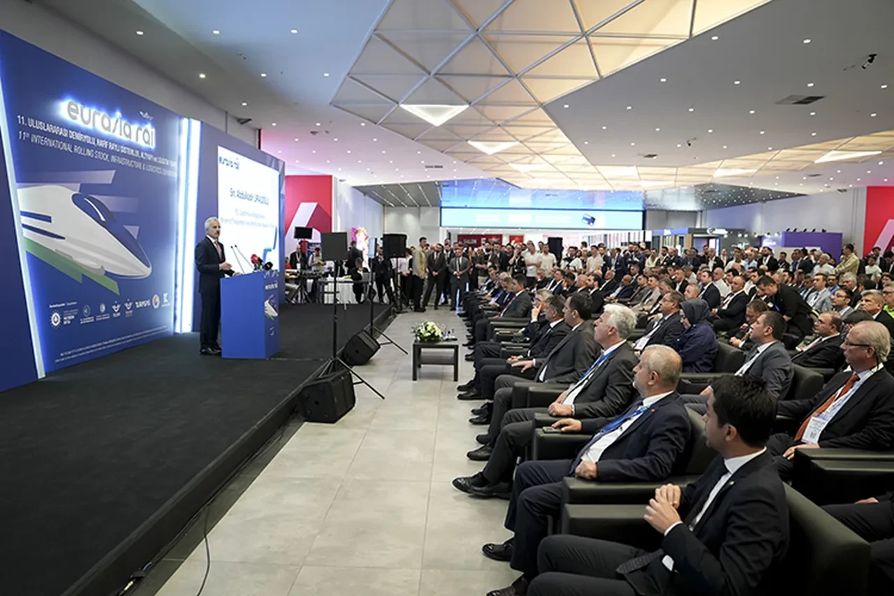 Bakan Uraloğlu açıkladı: Raylı sistemlere 500 milyon lira destek!