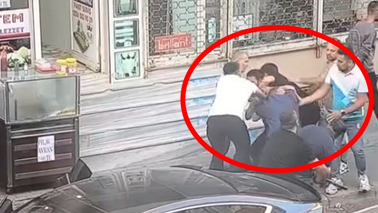 Sokak ortasında dehşet! Yaşlı adamı sopayla dövdüler 