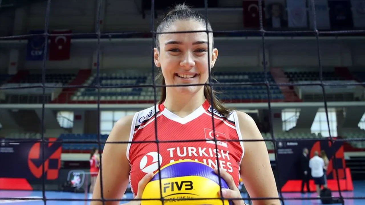 Zehra Güneş neden gözlük takıyor? Milli voleybolcunun sağlık durumu