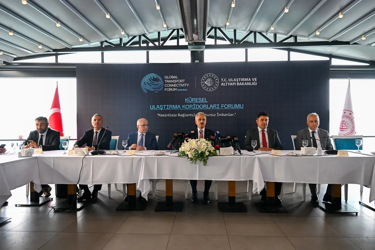 Bakan Uraloğlu açıkladı: '11 uçak İran ve Irak'ta mahsur'