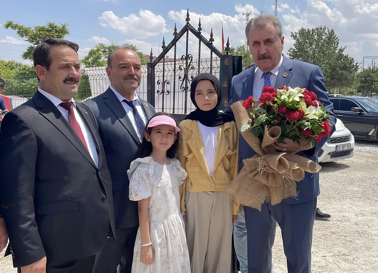 Destici: Batılı devletler olmazsa İsrail kapılarının önüne dahi çıkamaz