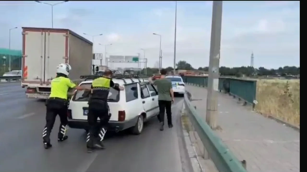 Genç kız gözyaşlarına boğuldu! Sınava giderken araçları arızalandı