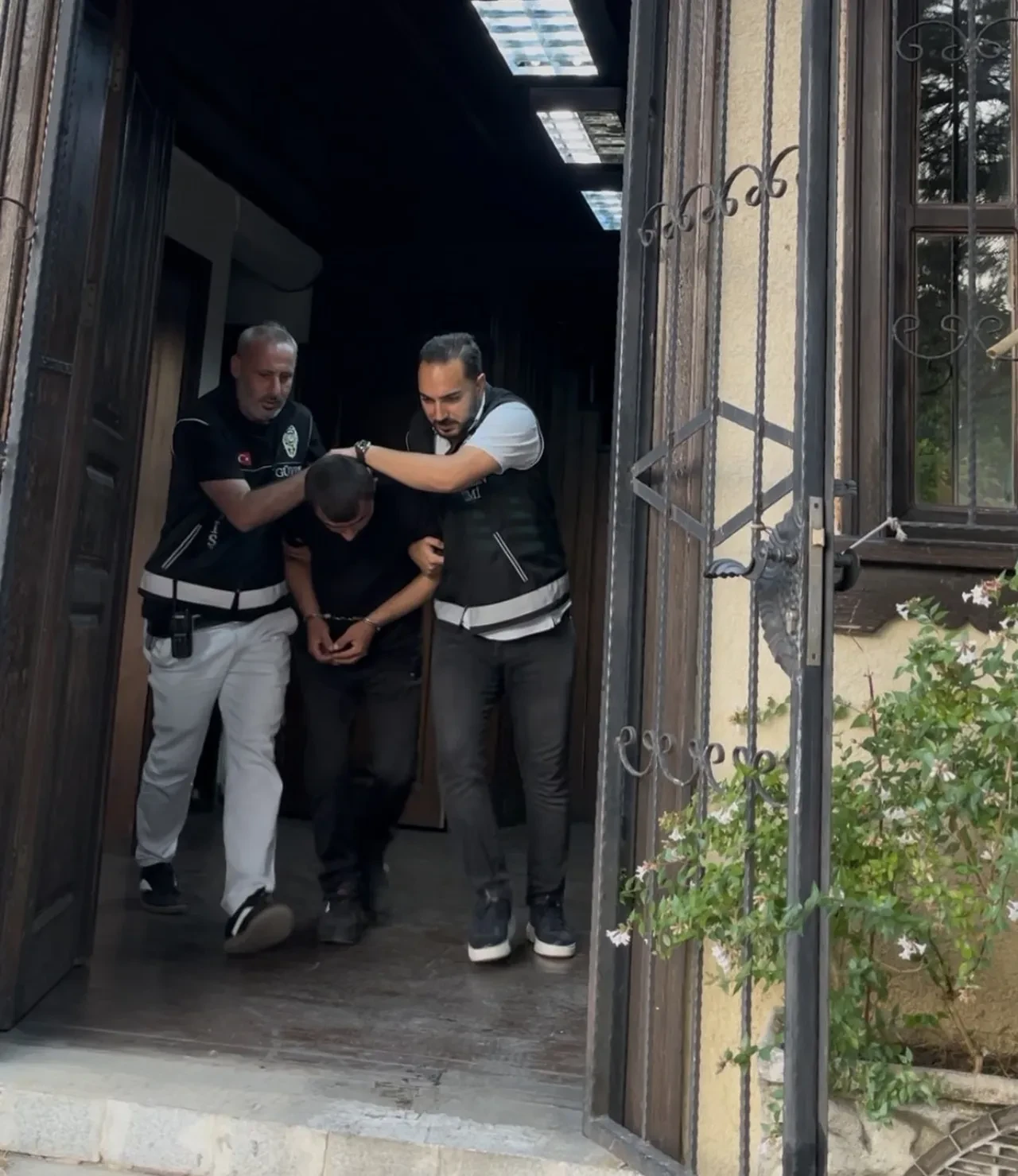 Genç kıza dehşeti yaşatmıştı! Suç makinesi çıktı