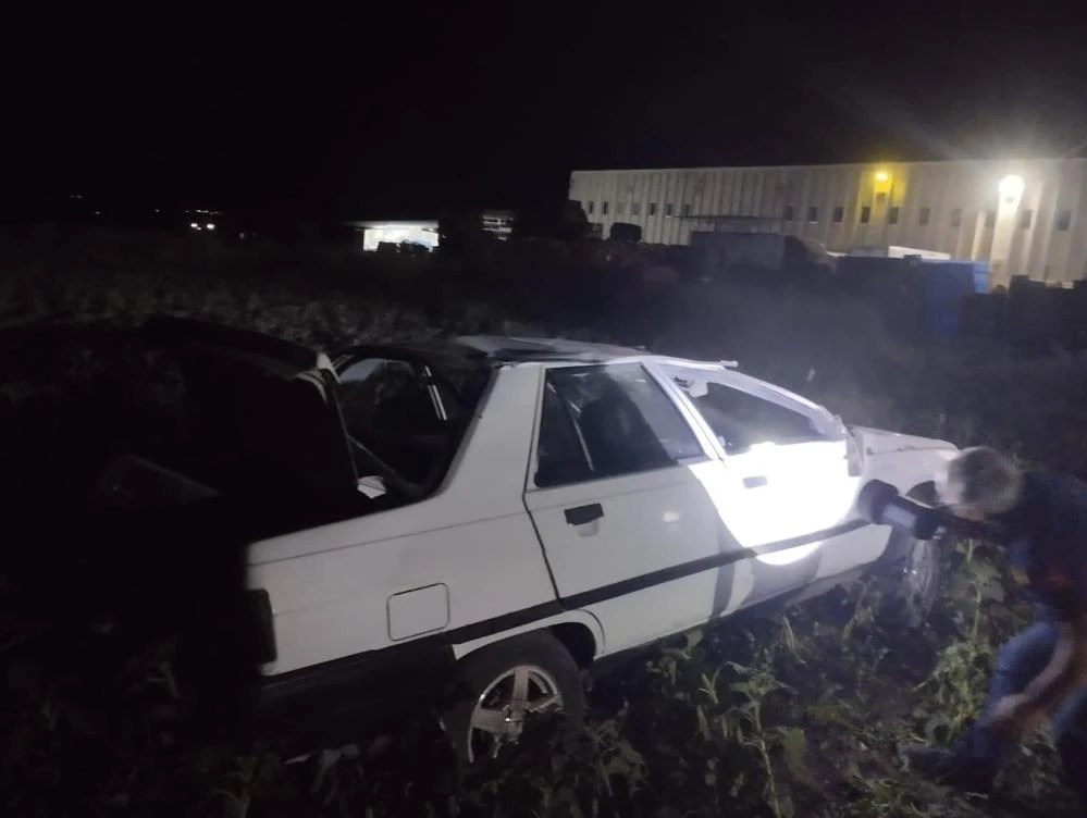 Zile’de tarlaya savrulan otomobilde 1 kişi yaralandı