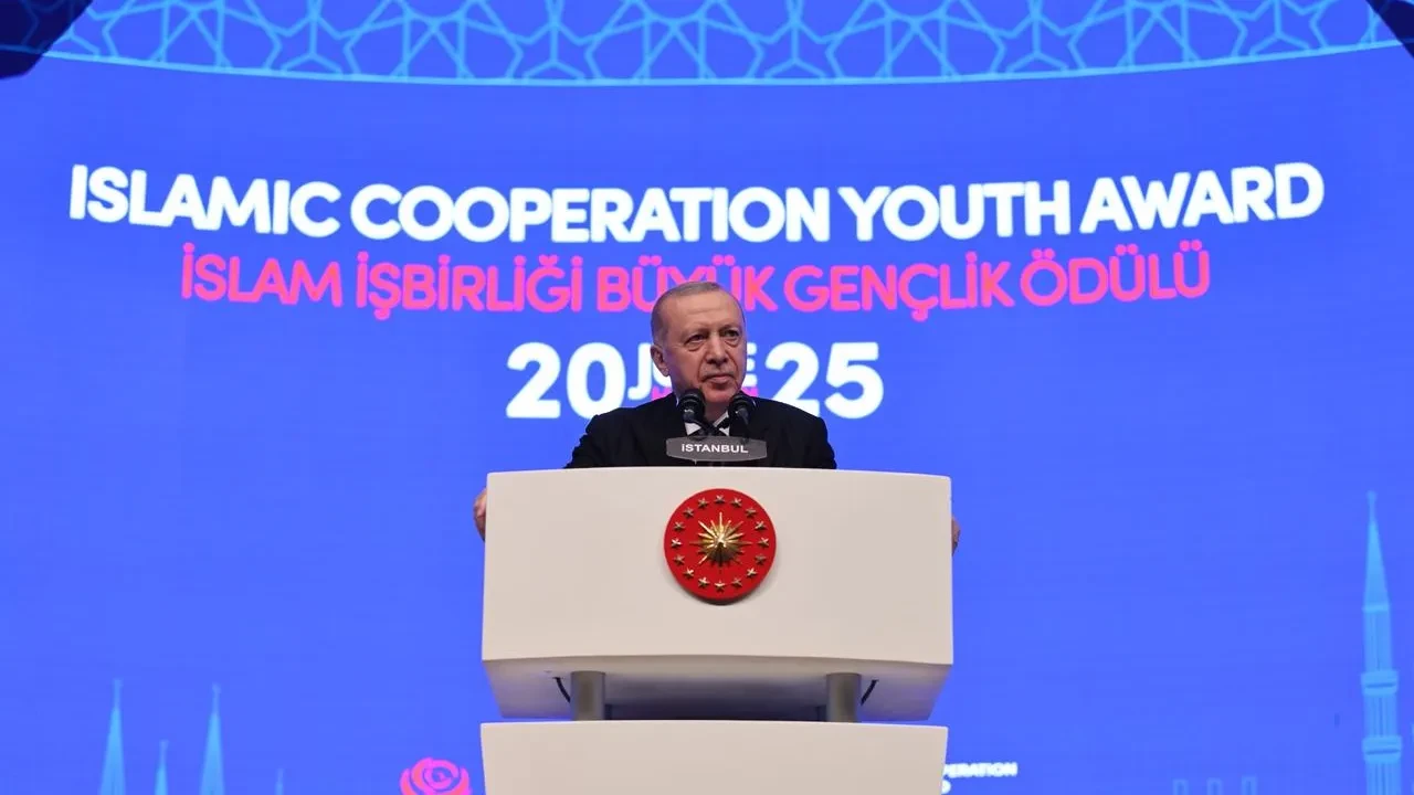 İslam İşbirliği Gençlik Forumu’ndan Cumhurbaşkanı Erdoğan’a Ödül