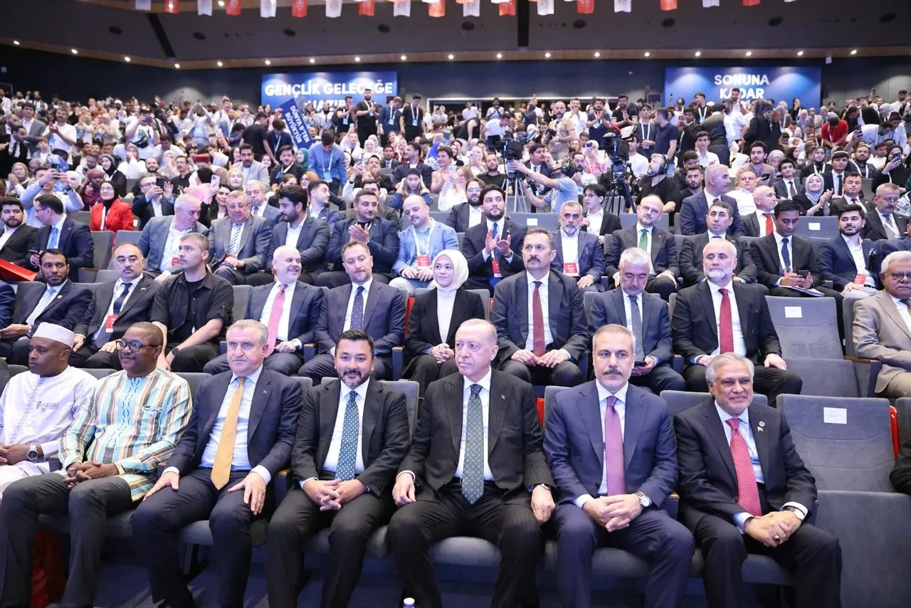 İslam İşbirliği Gençlik Forumu’ndan Cumhurbaşkanı Erdoğan’a Ödül