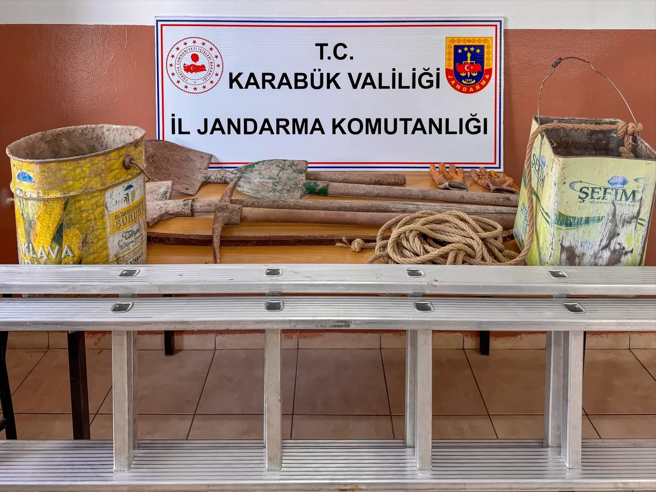 İzinsiz kazı yapan 2 kişi yakalandı