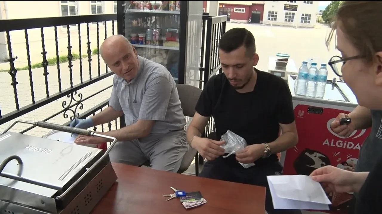 Poşeti 50 TL! Okullardaki emanet masaları kuyumcu dükkanına döndü