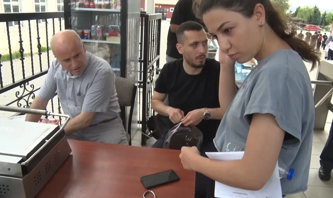 Poşeti 50 TL! Okullardaki emanet masaları kuyumcu dükkanına döndü