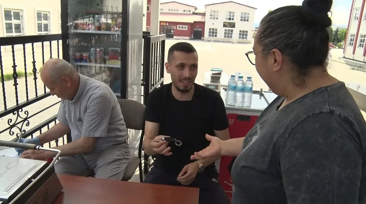 Poşeti 50 TL! Okullardaki emanet masaları kuyumcu dükkanına döndü