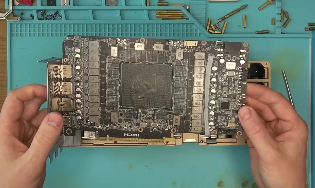 Sahte RTX 5090 skandalı: Kutudan boş PCB çıktı!