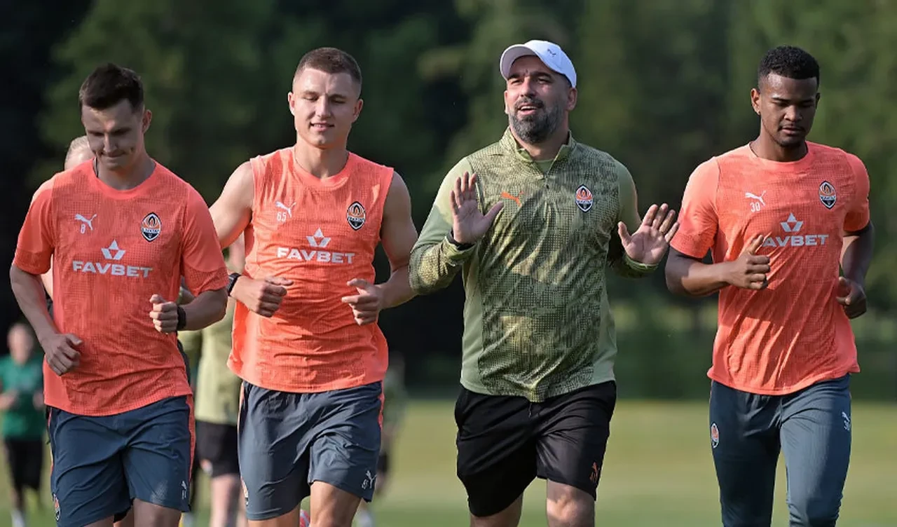 Shaktar Donetsk mesaisine başlayan Arda Turan ilk antrenmanına çıktı