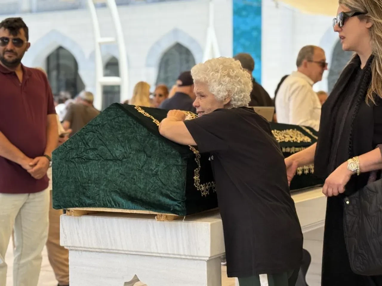 Sosyal fenomeni Nihal Candan son yolculuğuna uğurlandı