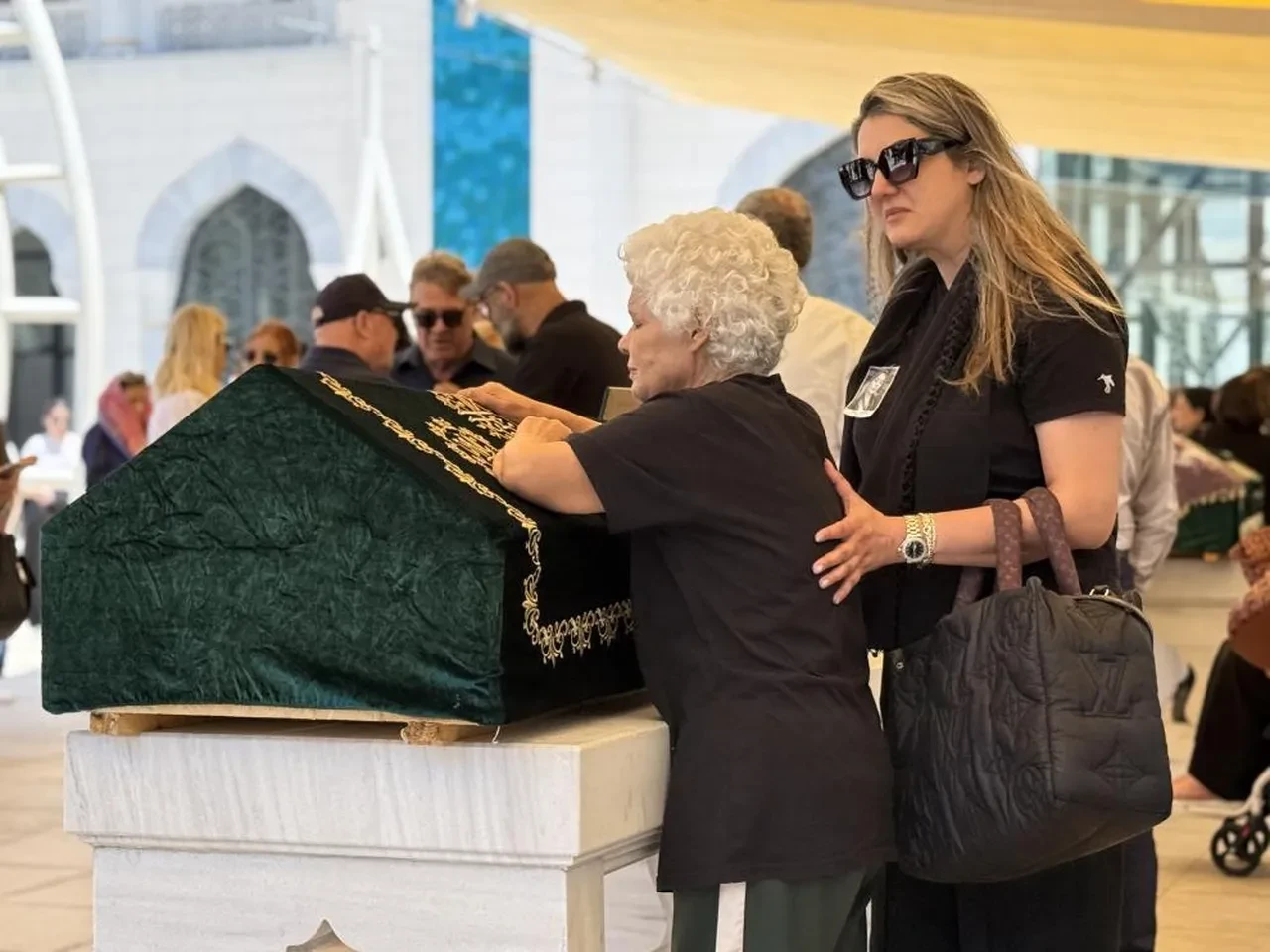 Sosyal fenomeni Nihal Candan son yolculuğuna uğurlandı