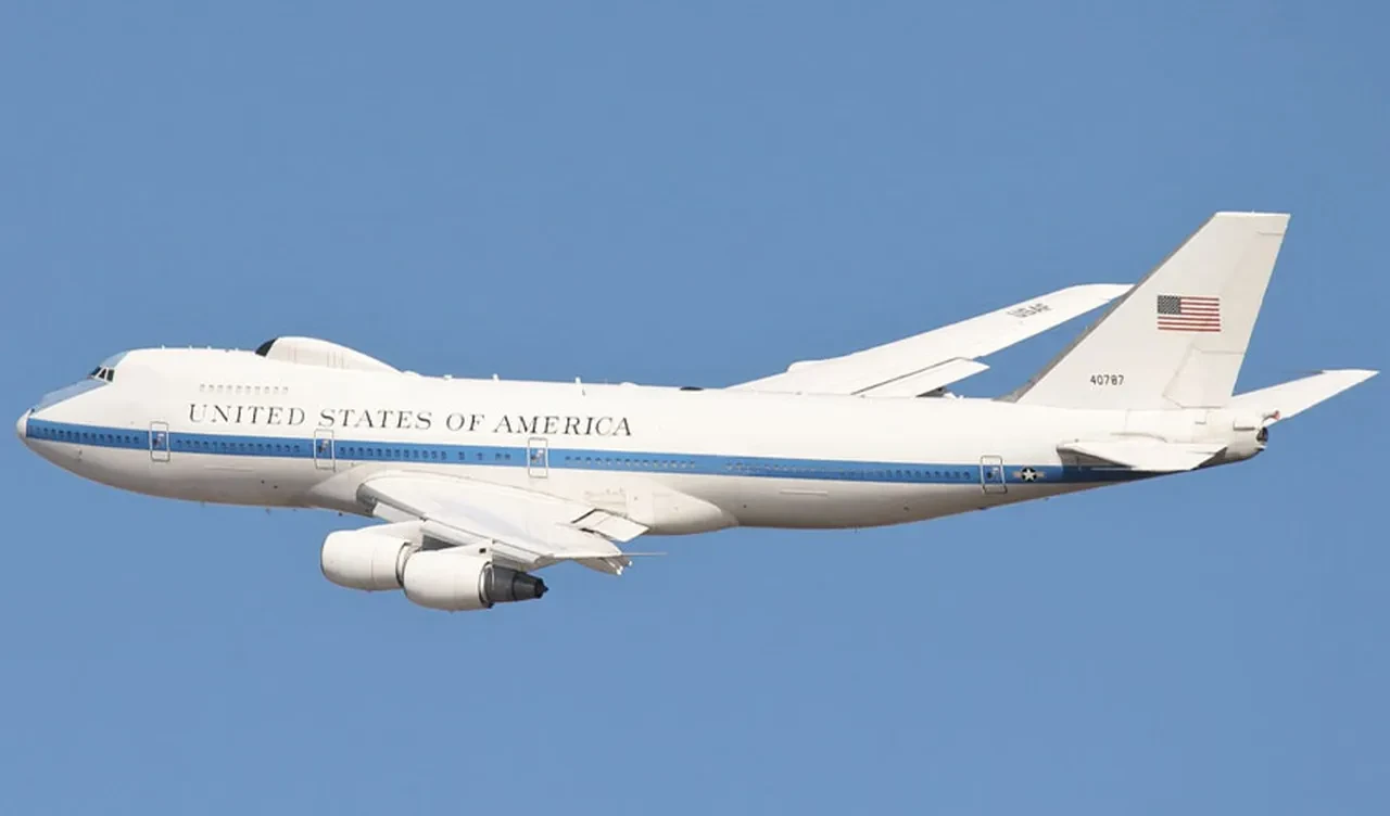 Trump'ın "Kıyamet Günü Uçağı" havalandı! ABD vatandaşları alarma geçti