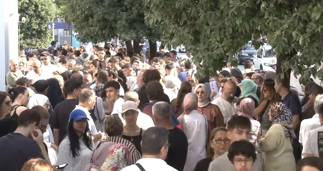 YKS maratonu başladı! 2.5 milyon aday üniversite hayali için ter döküyor