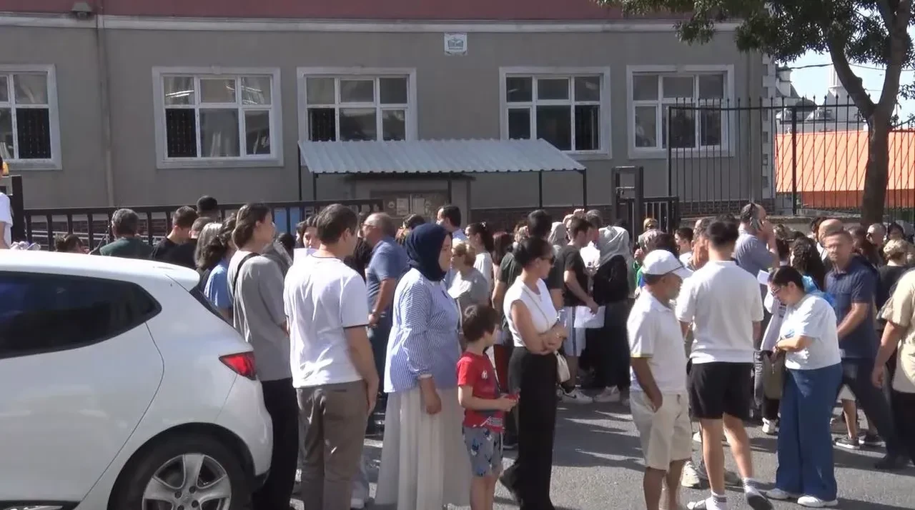 YKS maratonu başladı! 2.5 milyon aday üniversite hayali için ter döküyor