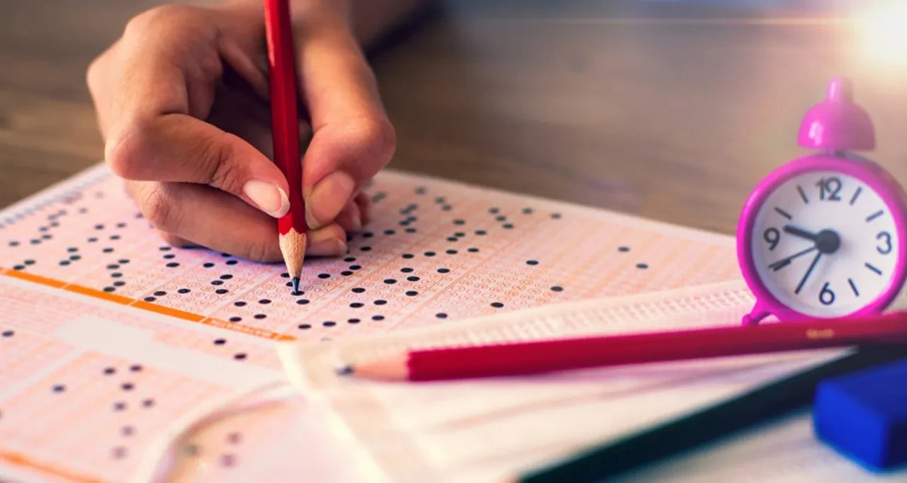 AYT sınavı saat kaçta bitiyor? Öğrencilerin en erken saat kaçta çıkacağı belli oldu