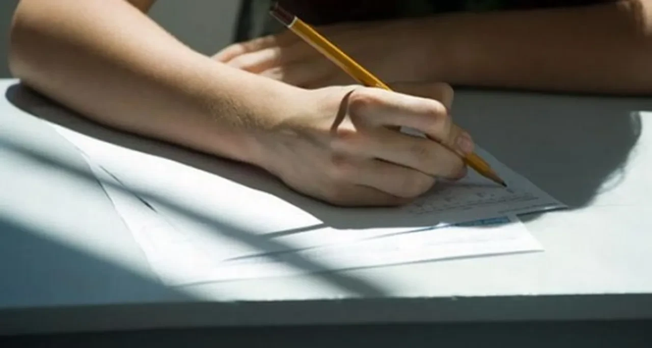 AYT sınavı saat kaçta bitiyor? Öğrencilerin en erken saat kaçta çıkacağı belli oldu