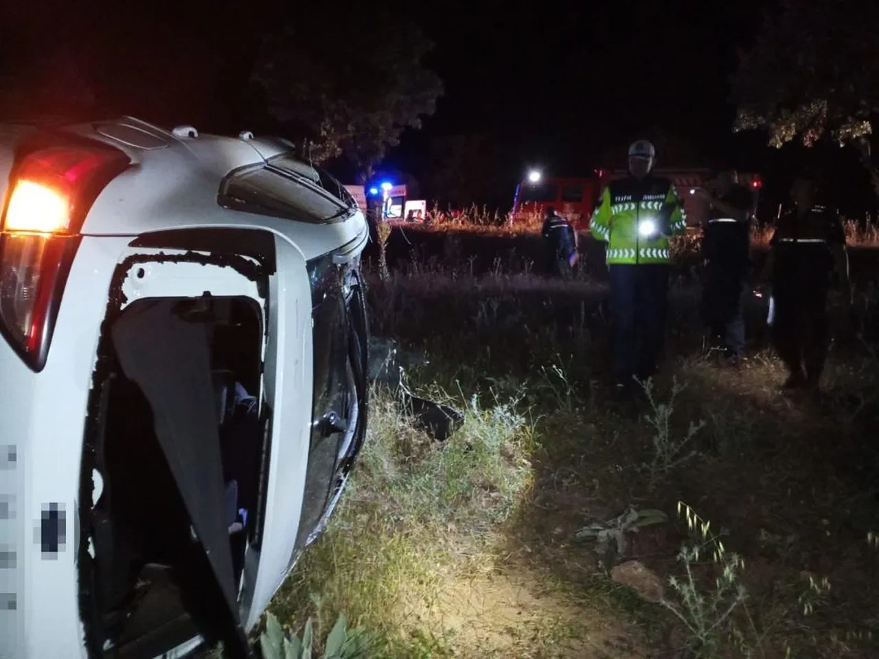 Balıkesir'de otomobil şarampole uçtu: Ölü ve yaralı var!