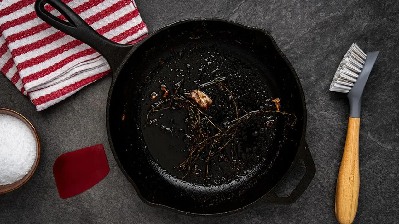 Döküm Tava Nasıl Temizlenir? Evde Kolay ve En İyi Döküm Tava Temizliği