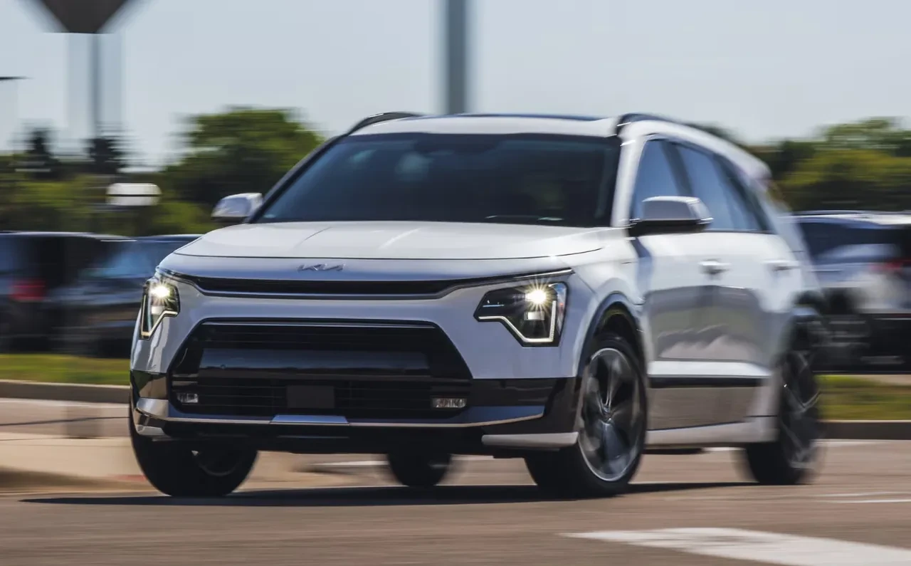 En az yakıt tüketen, en çok tasarruf sağlayan hibrit otomobiller seçildi! 13 araba listede