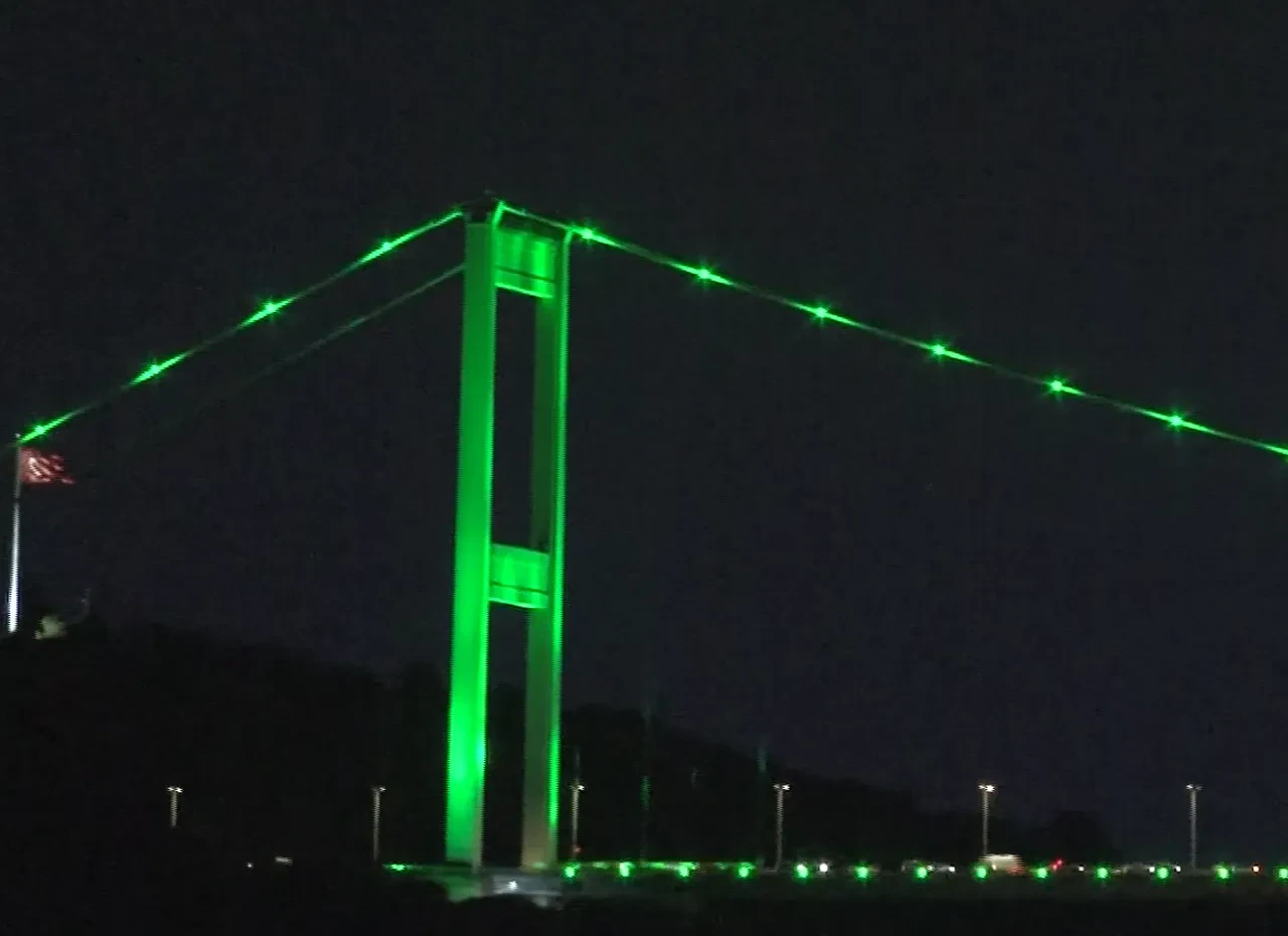 FSM'de skolyoza dikkat çekildi: Yeşil renkle aydınlatıldı!