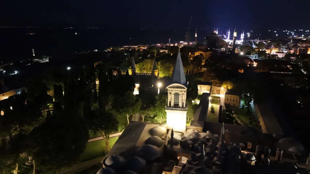 Topkapı Sarayı'nda akşam gezisi başladı