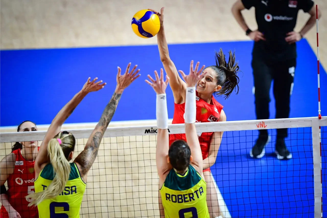 Türkiye Brezilya maç sonucu kaç kaç? Filenin Sultanları ilk kez yenildi