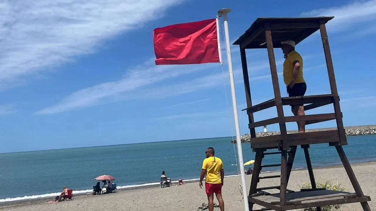 Zonguldak'ta sahilde ciddi tehlike! Denize girmek yasaklandı