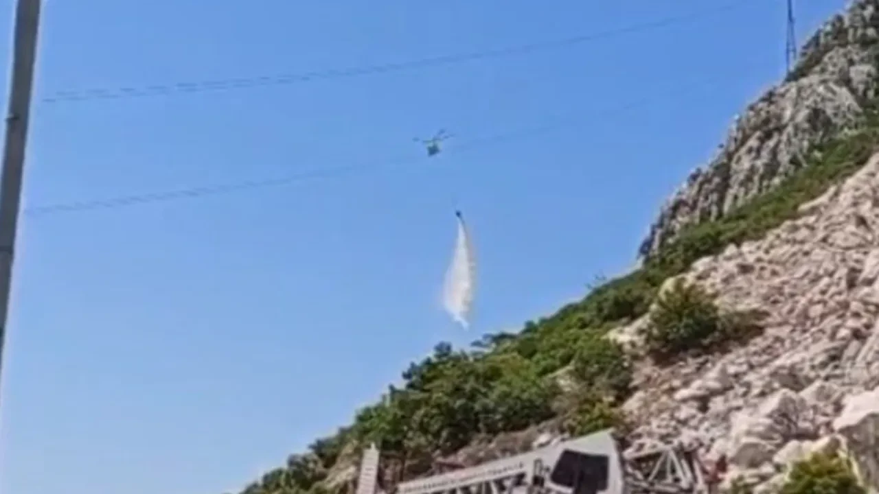 Antalya'da orman yangını! Alevlere müdahale sürüyor