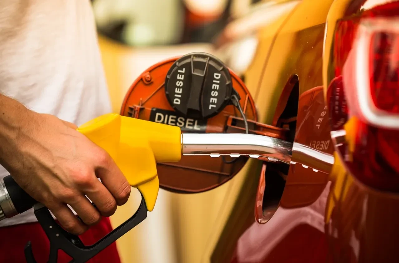 Araba kullanmak cep yakıyor! Yakıt türlerine göre en yüksek ve en düşük maliyet belli oldu