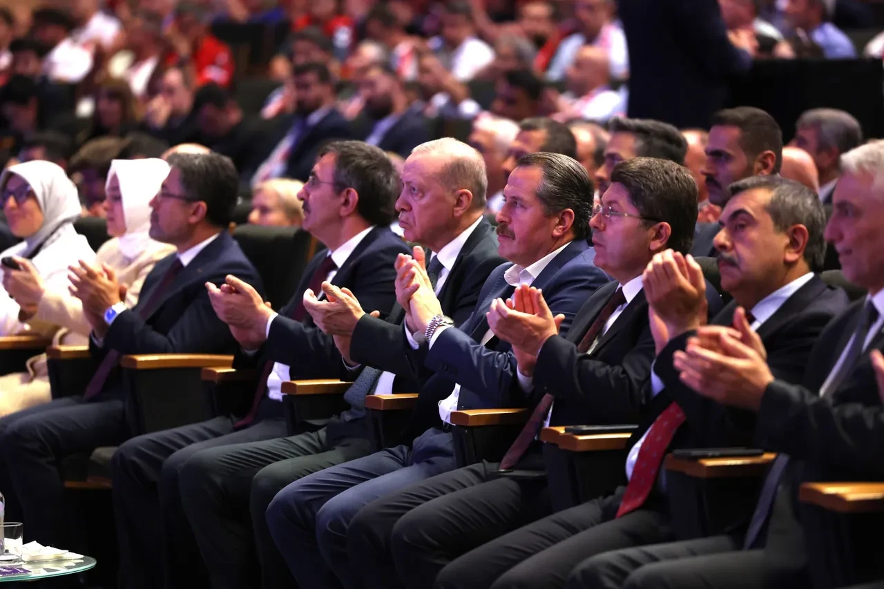 Bakan Işıkhan: Türkiye yüzyılı sendikaların katkısıyla inşa edilecek