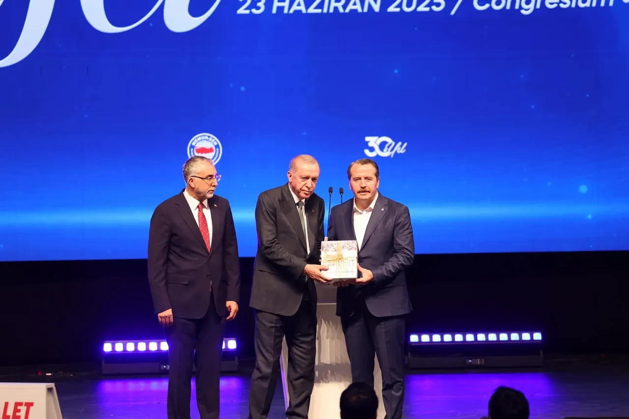 Bakan Işıkhan: Türkiye yüzyılı sendikaların katkısıyla inşa edilecek