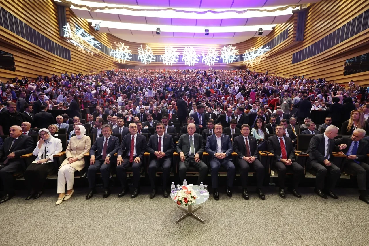 Bakan Işıkhan: Türkiye yüzyılı sendikaların katkısıyla inşa edilecek