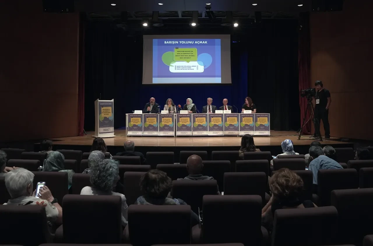 Bülent Arınç'tan 'Terörsüz Türkiye' mesajı: Herkes eteğindeki taşı döksün