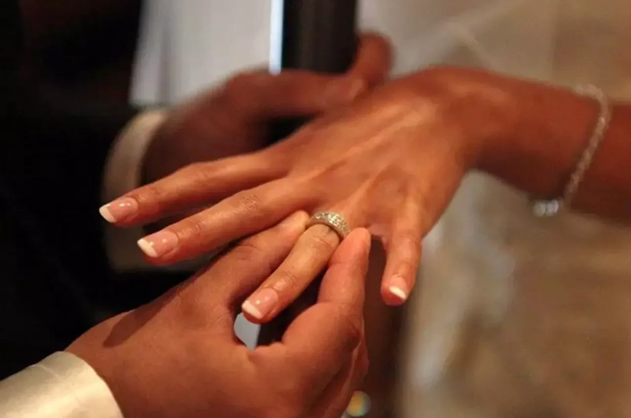 Damadın düşmanları düğünü basıp gelini vurdu! Saldırgan arabayla ezildi ama kaçtı